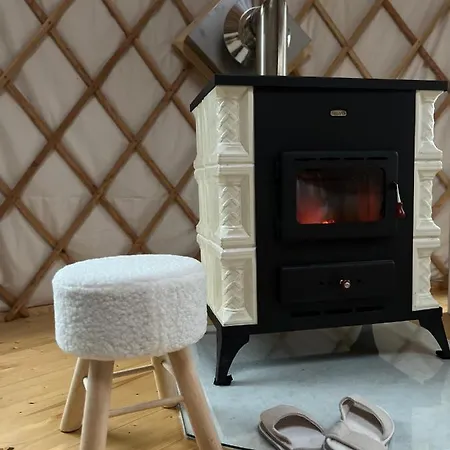 Yary Yurt * Všeruby